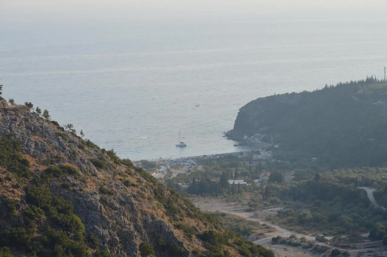 Tolis Rooms Himare Albânia