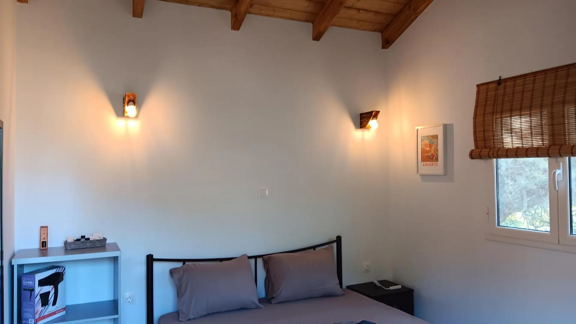 Tolis Rooms Himarë 0*,