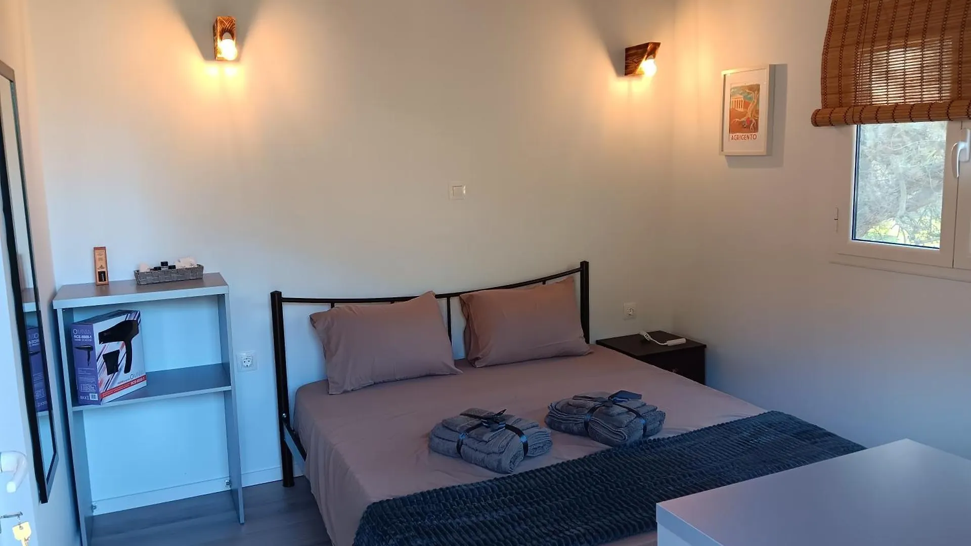 Tolis Rooms Himare Albania