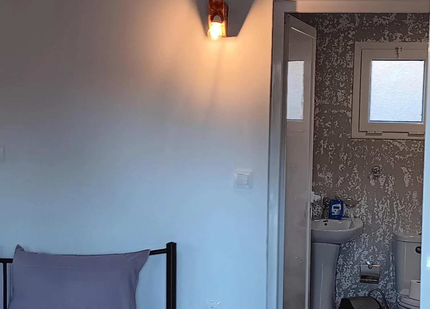 Tolis Rooms Himare 0*,  Albania
