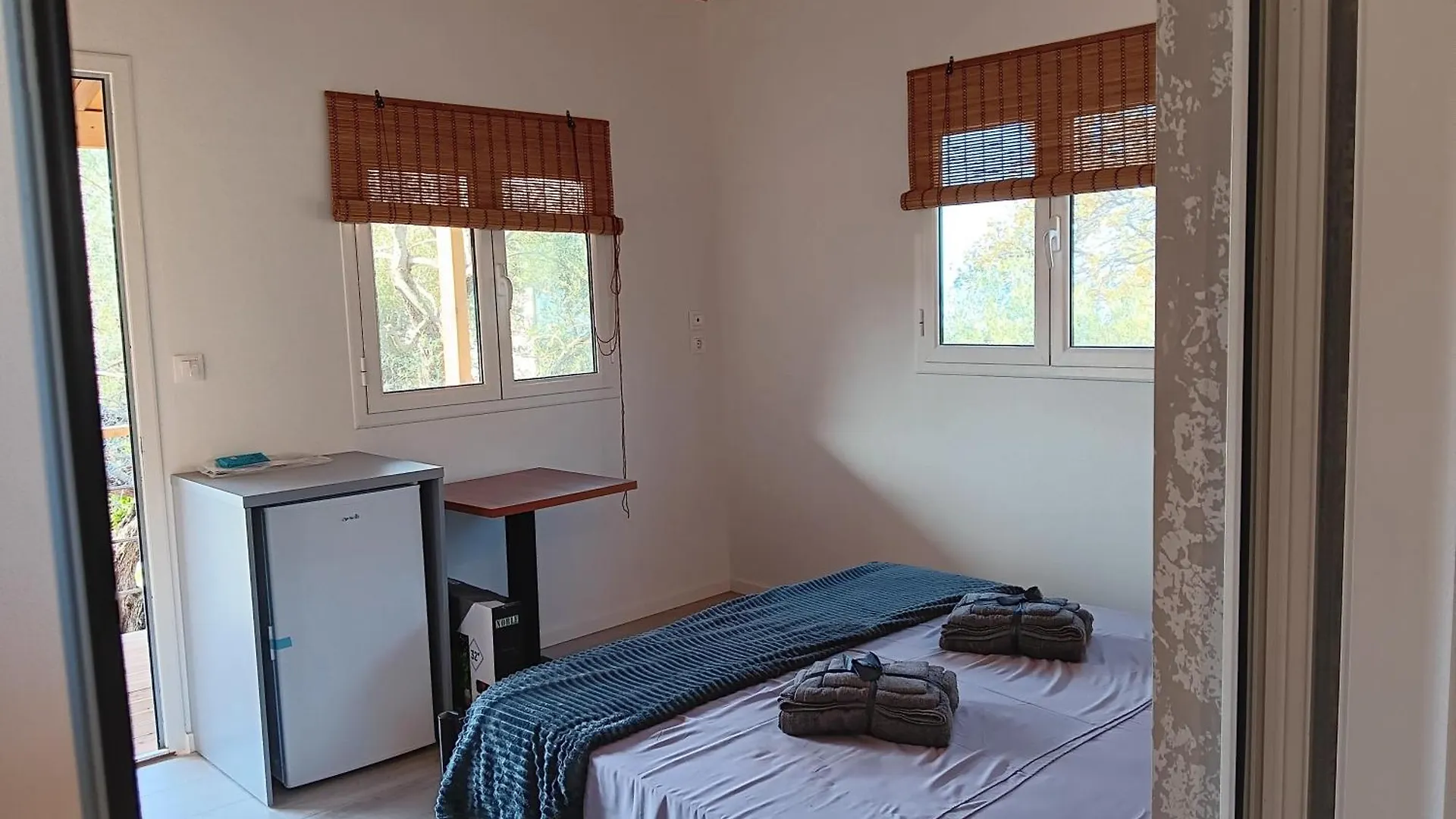 Tolis Rooms Himare