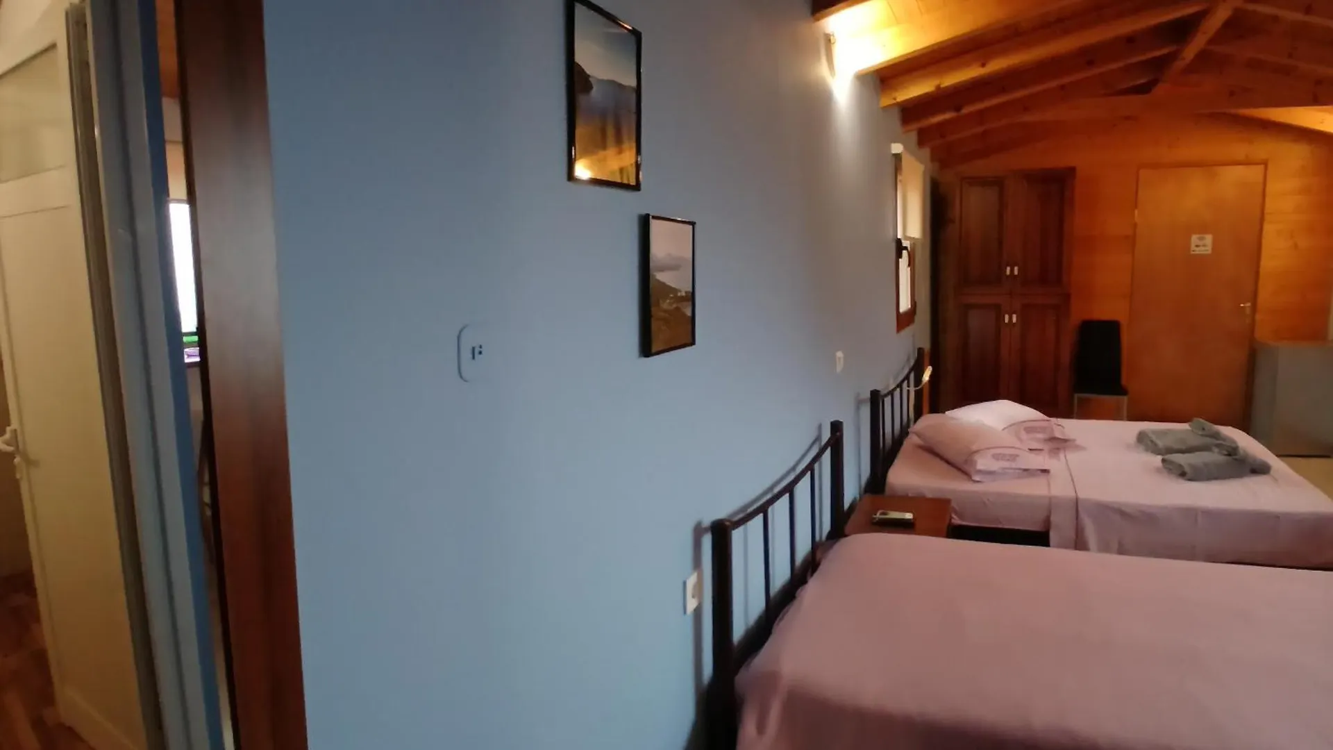Tolis Rooms Himare